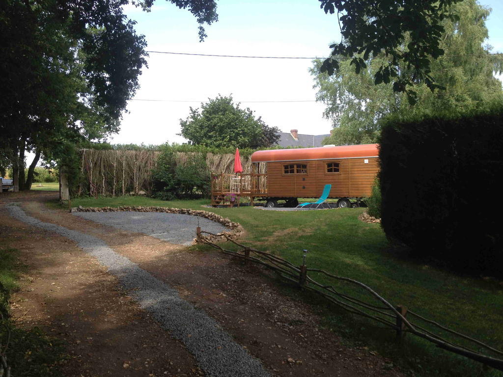 Roulotte Du Petit Bois Villa Theillement Eksteriør billede